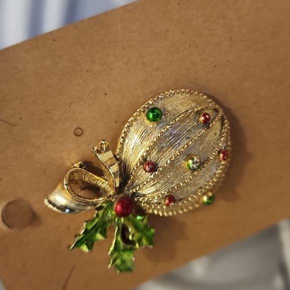 Vtg GERRYS - Super Fun - Goldtone Christmas Ornament Brooch! - Picture 4 of 4